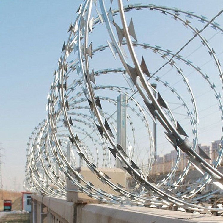 Galvanized 12.5 gauge single strand barbed wire fence roll pvc coated barbed wire fence for about 500 meters