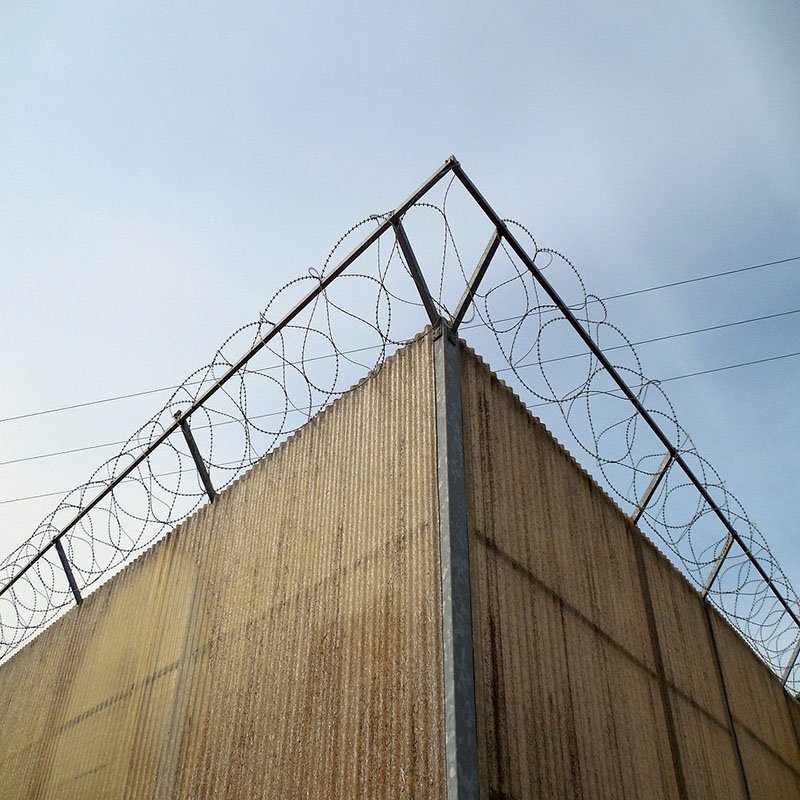 Hot Selling High Security Galvanized Razor Concertina Barbed Wire Fence Steel Wire Mesh for Secure Enclosures