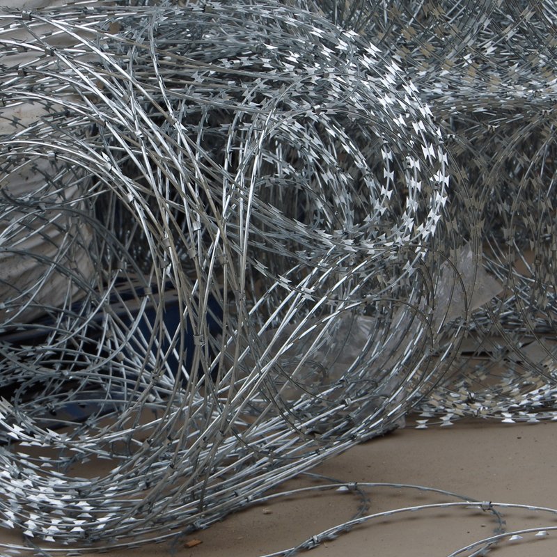 Hot Selling SS304 or galvanized heavy zinc razor barbed wire stainless steel razor wire SS concertina barbed razor wire