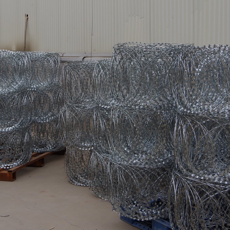 Hot Selling SS304 or galvanized heavy zinc razor barbed wire stainless steel razor wire SS concertina barbed razor wire