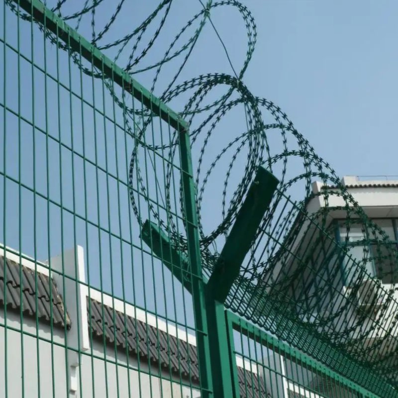 Hot Dipped Galvanized Steel Wire Mesh Fence Bto-22 43 Size 180 Loops Roll Concertina with Double Strand Razor Blade Barbs