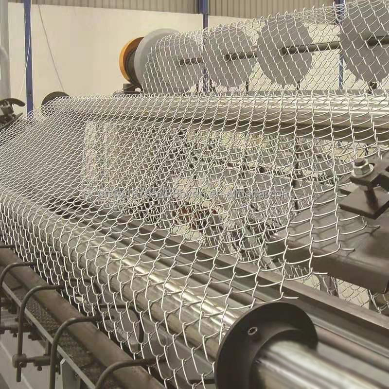 xiongqian high quality used chain link wire mesh hot dipped galvanized pvc coated chain link fence