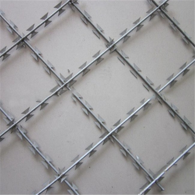 BTO-22 Welded Razor Wire Mesh Flat Wrap Razor Barbed Tape Non Climbing