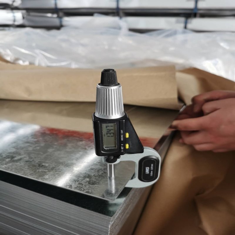 28g Corrugated 30 Gauge 3mm 0.28mm Galvanized Steel Sheet 0.4mm 1.2 Mm