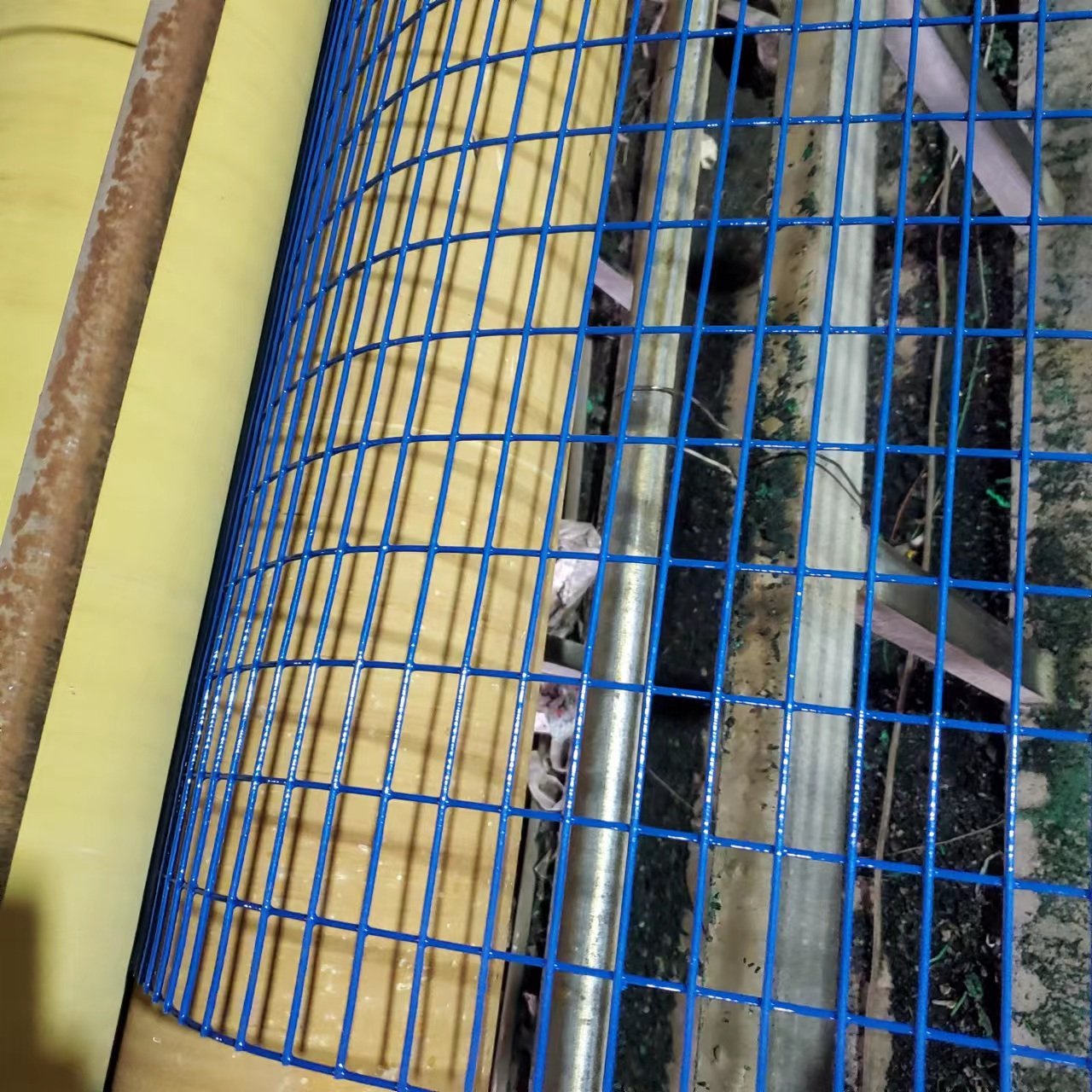 Vinyl or PVC coated welded steel wire mesh fence for the gardening fence