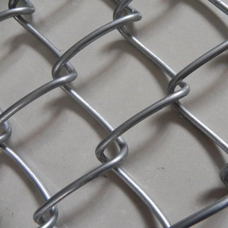 Low price galvanized chain link fence diamond wire mesh for metal fence football ground net