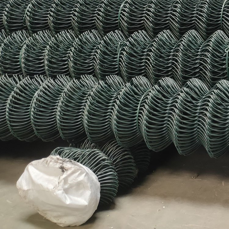 Low price galvanized chain link fence diamond wire mesh for metal fence football ground net