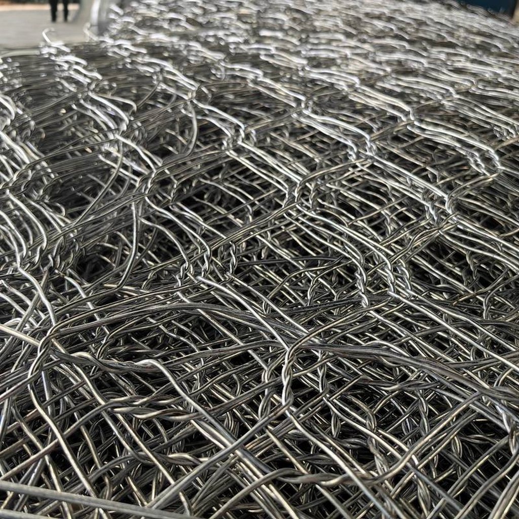 Galvanized Steel Wire Mesh Gabions for Flood Control Ecological Cage Anti-Corrosion and Erosion-Resistant Flood Barrier