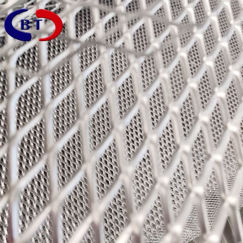 Baitong Low Price 4x8 powder coated Expanded Metal Mesh / Machine Press Expand Metal /Fence Privacy