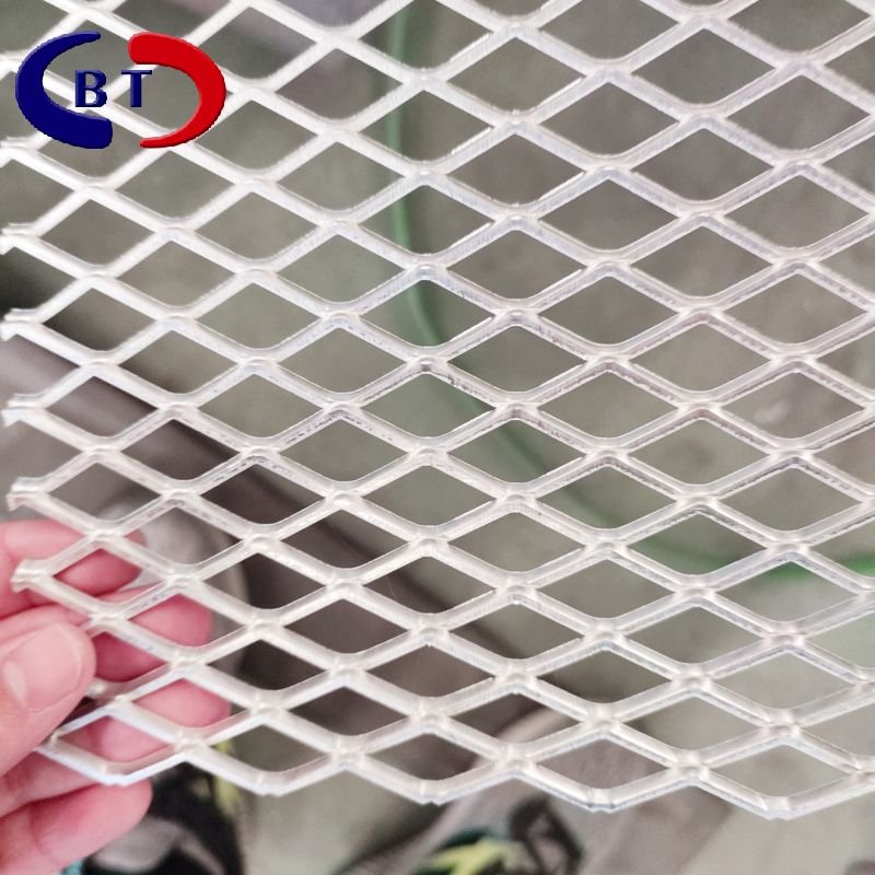 Baitong Low Price 4x8 powder coated Expanded Metal Mesh / Machine Press Expand Metal /Fence Privacy