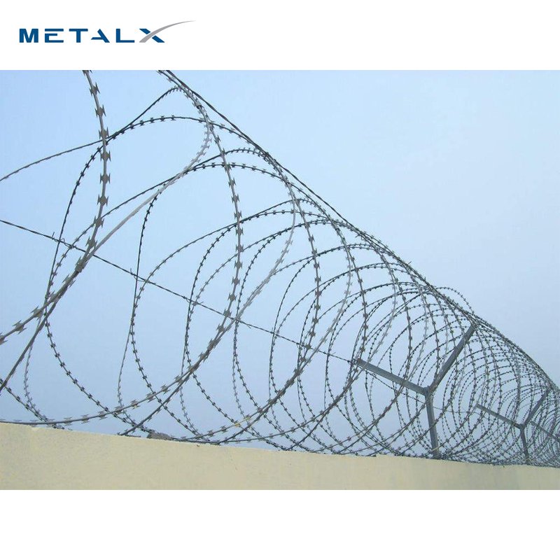 Lowes spikes cyclone twist barbwire chain 50kg of weight barbed wire fence designs for philippines