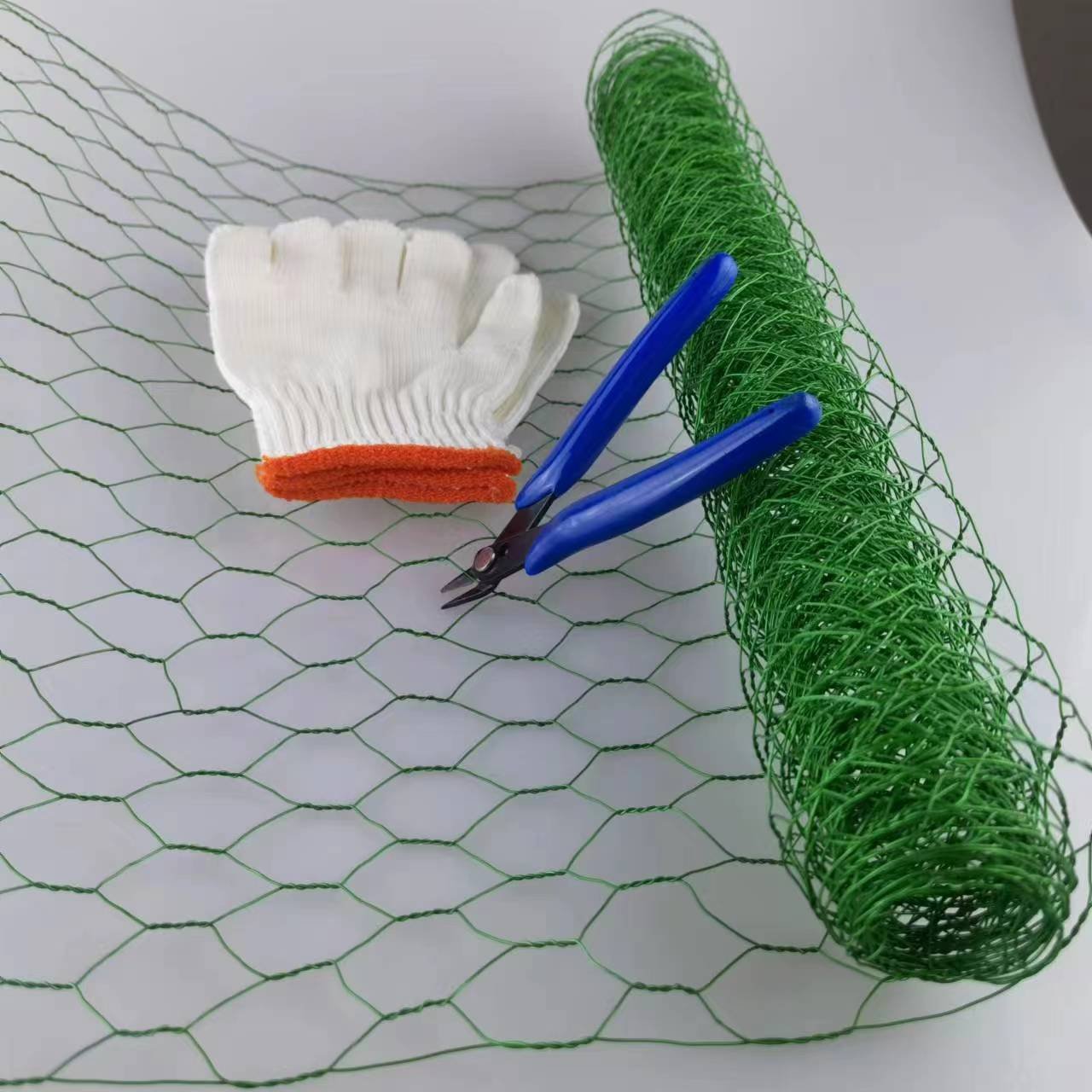 Green Wire Mesh 0.9mm used for Chicken Coop Yard Hexagonal Steel Wire Mesh hexagonal wire netting
