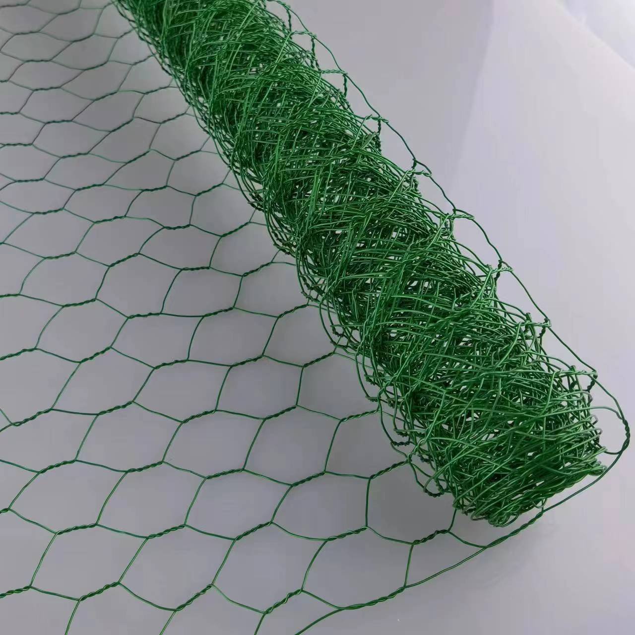 Green Wire Mesh 0.9mm used for Chicken Coop Yard Hexagonal Steel Wire Mesh hexagonal wire netting