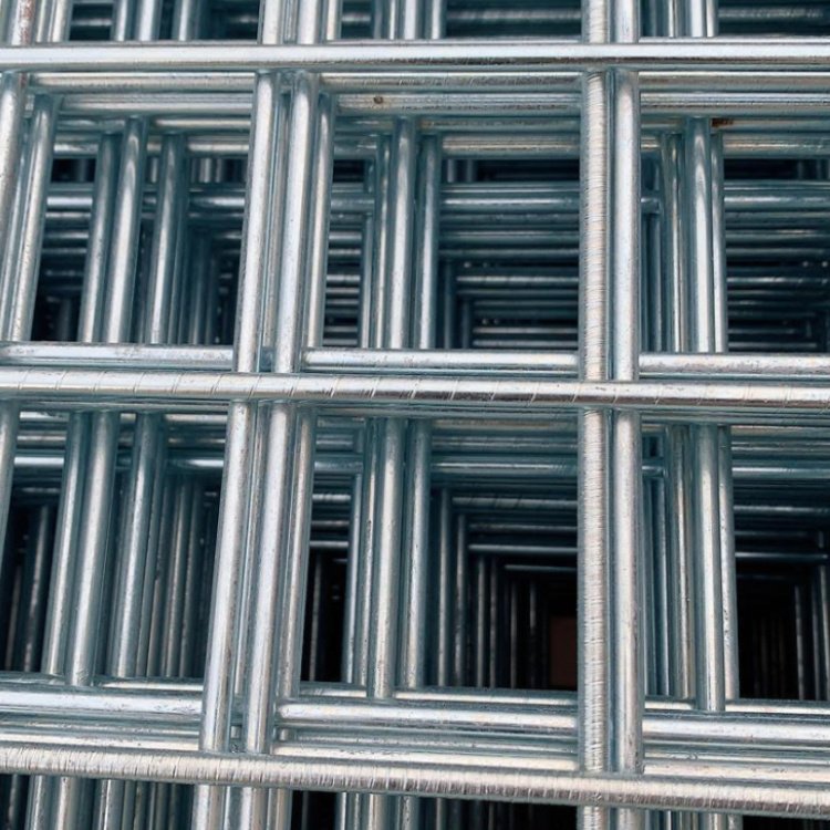 Selling high quality Iron Wire mesh factory price steel wire mesh galvanized welded iron mesh roll