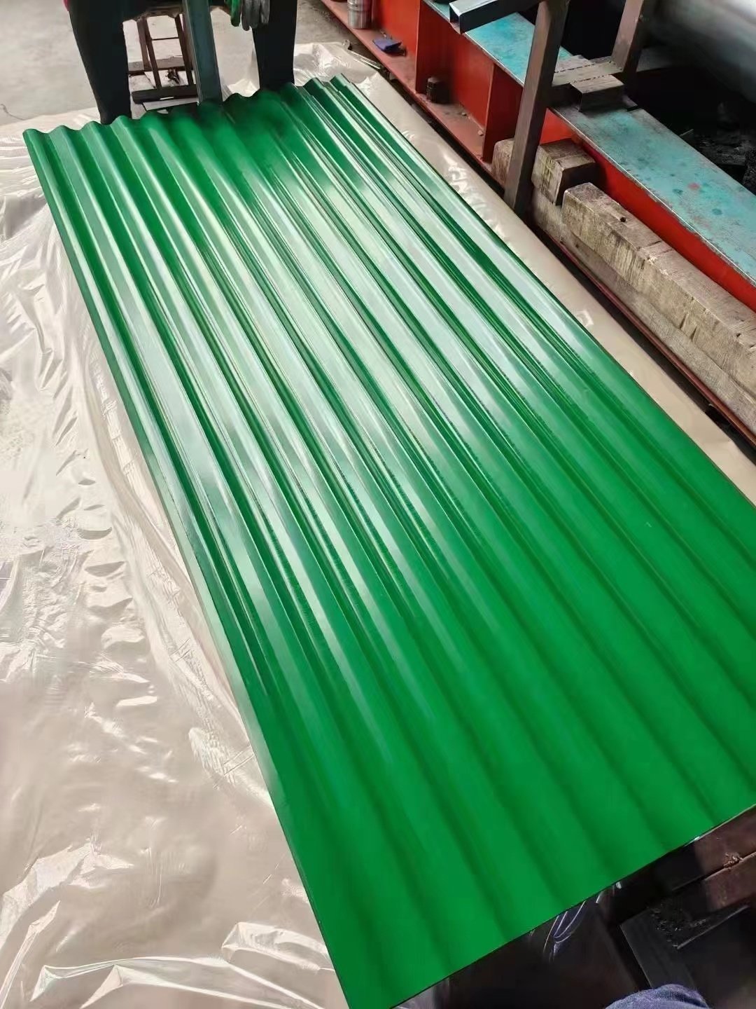 Wholesale Colored 24 Gauge Ppgi Corrugated Roofing Sheets Prepainted Galvanized Corrugated Color Metal Roof