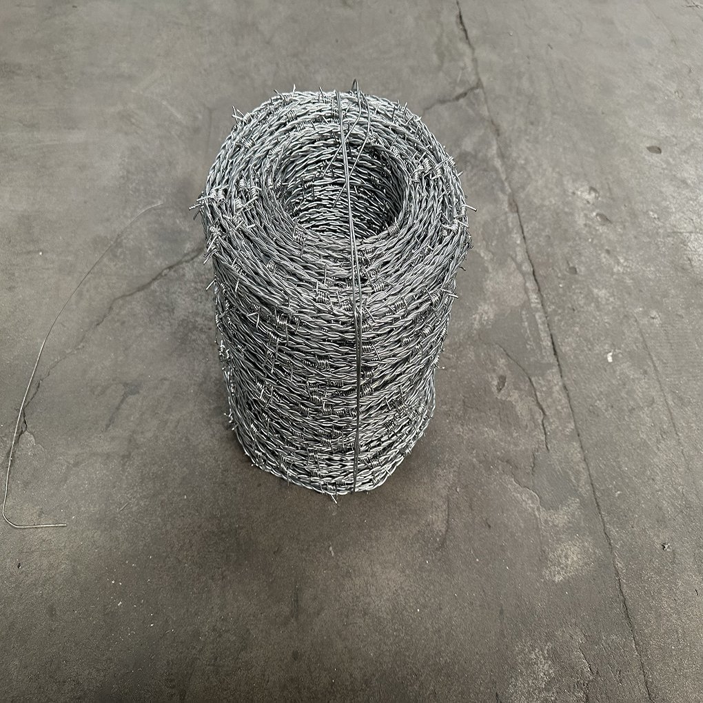Factory Directly Sell high quality barbed wire price per roll / galvanized barbed wire