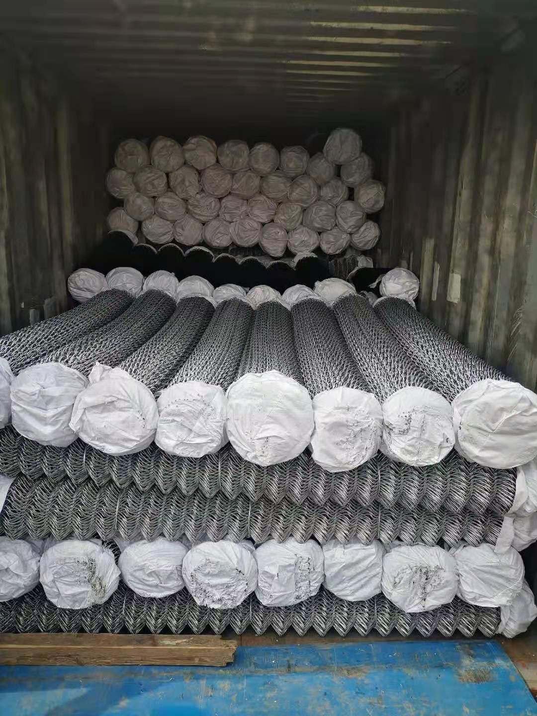 Diamond wire mesh Cyclone wire fencing Vinyl coated 11.5 Gauge galvanized steel farm fence chain link fabric fence