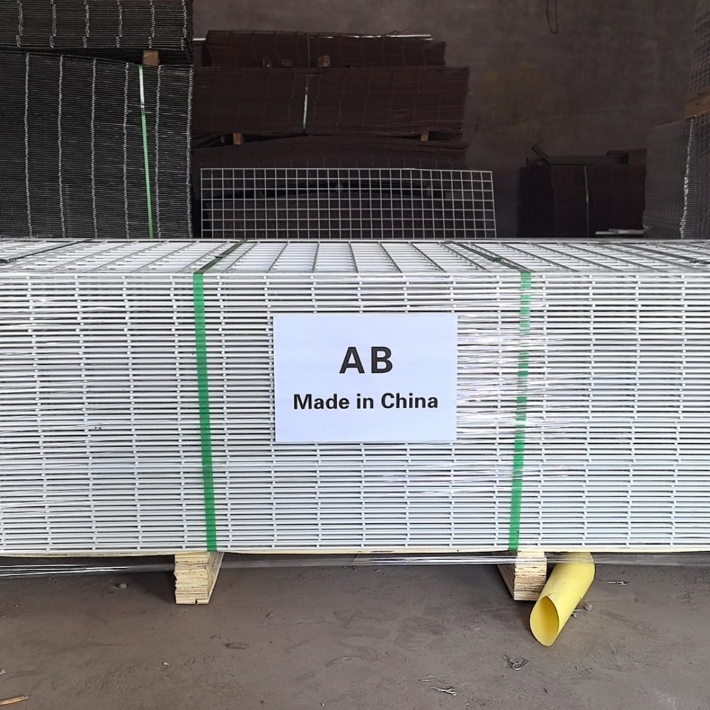 PVC-Impregnated Steel Wire Mesh Guardrail for Garden Spray Plastic Wire Mesh for Enhanced Durability and Aesthetics