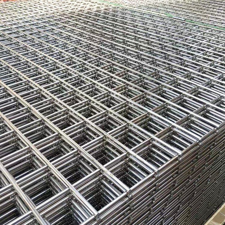 Welded wire mesh for making chicken cages and poultry cage nets
