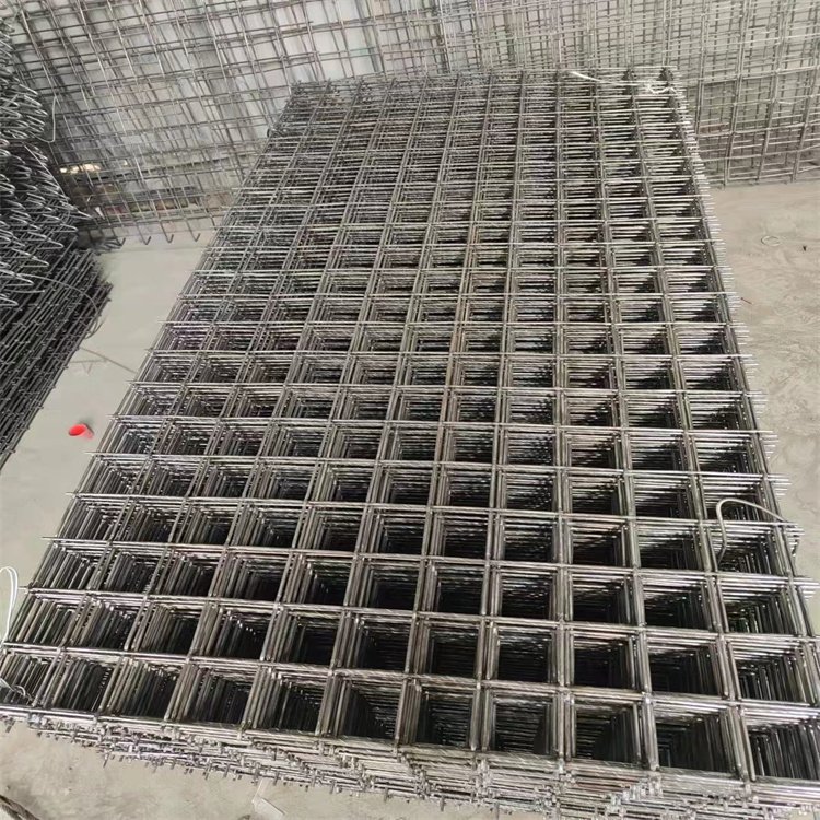 2024 Factory Direct Sales Good Price High Quality Electric Galvanized Welded Steel Wire Mesh Roll For Farmed Fence Panel