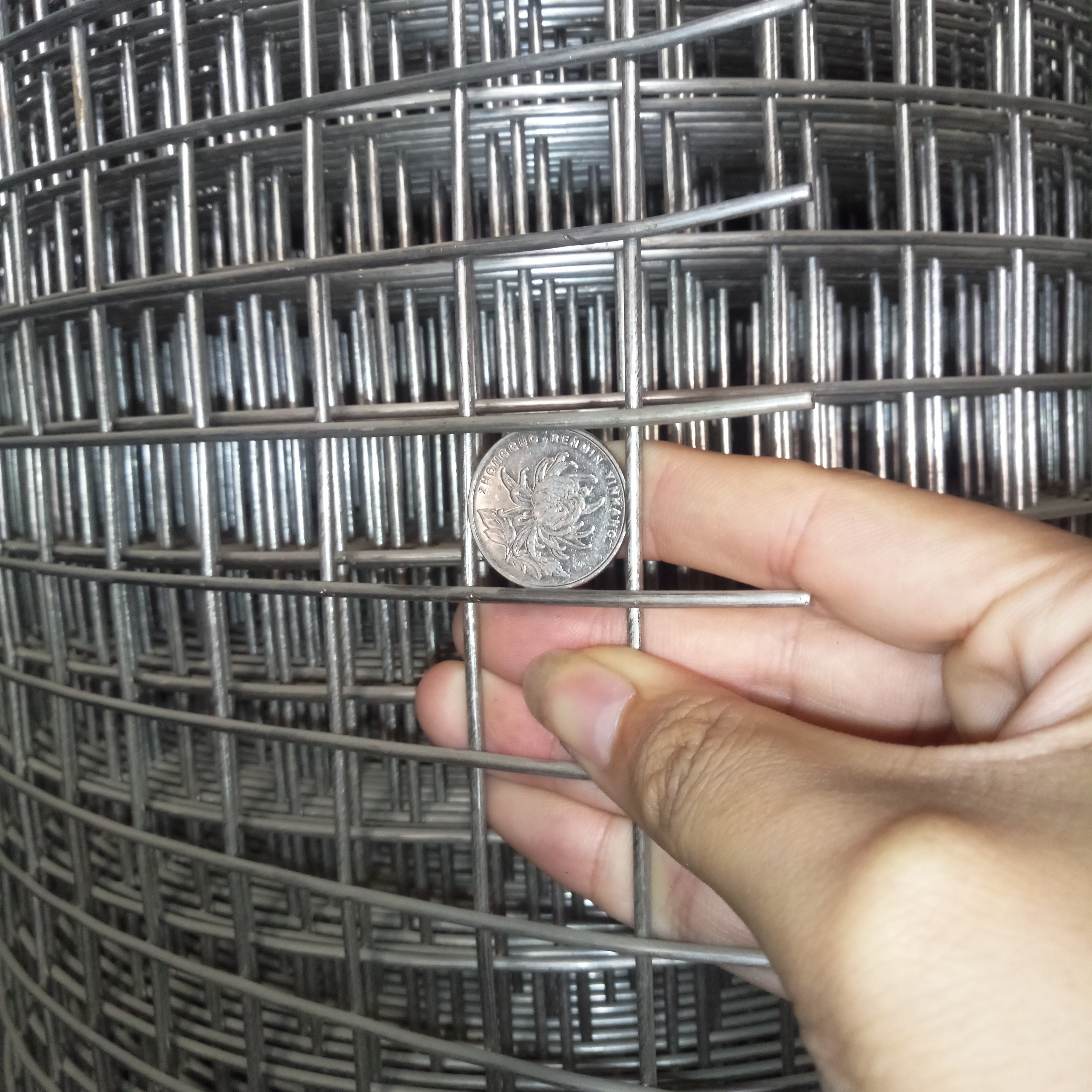 2024 Factory Direct Sales Good Price High Quality Electric Galvanized Welded Steel Wire Mesh Roll For Farmed Fence Panel