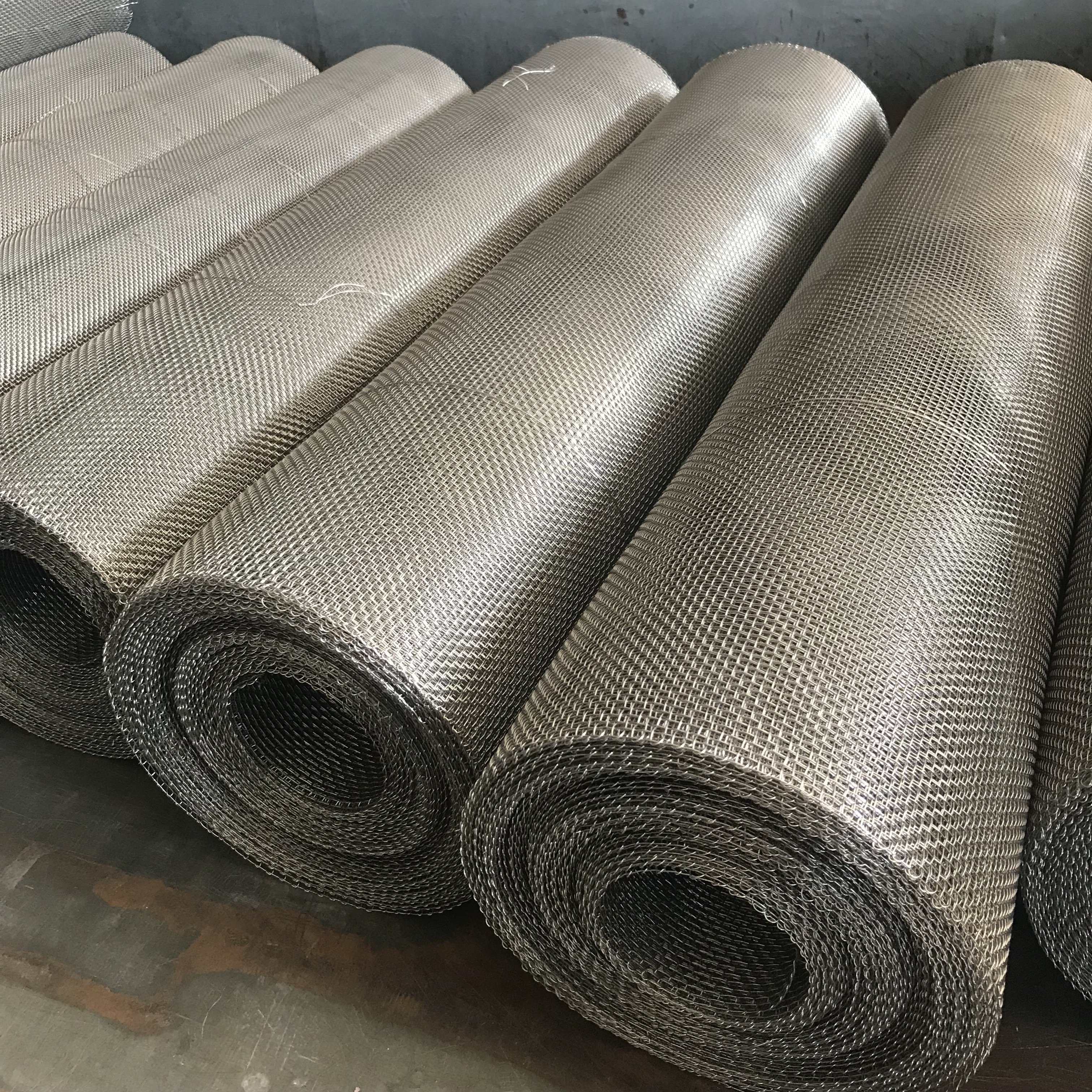 Stainless Steel Crimped Wire Mesh Woven with Plain Weave Technique for Screen Application Custom Cutting Bending Processing