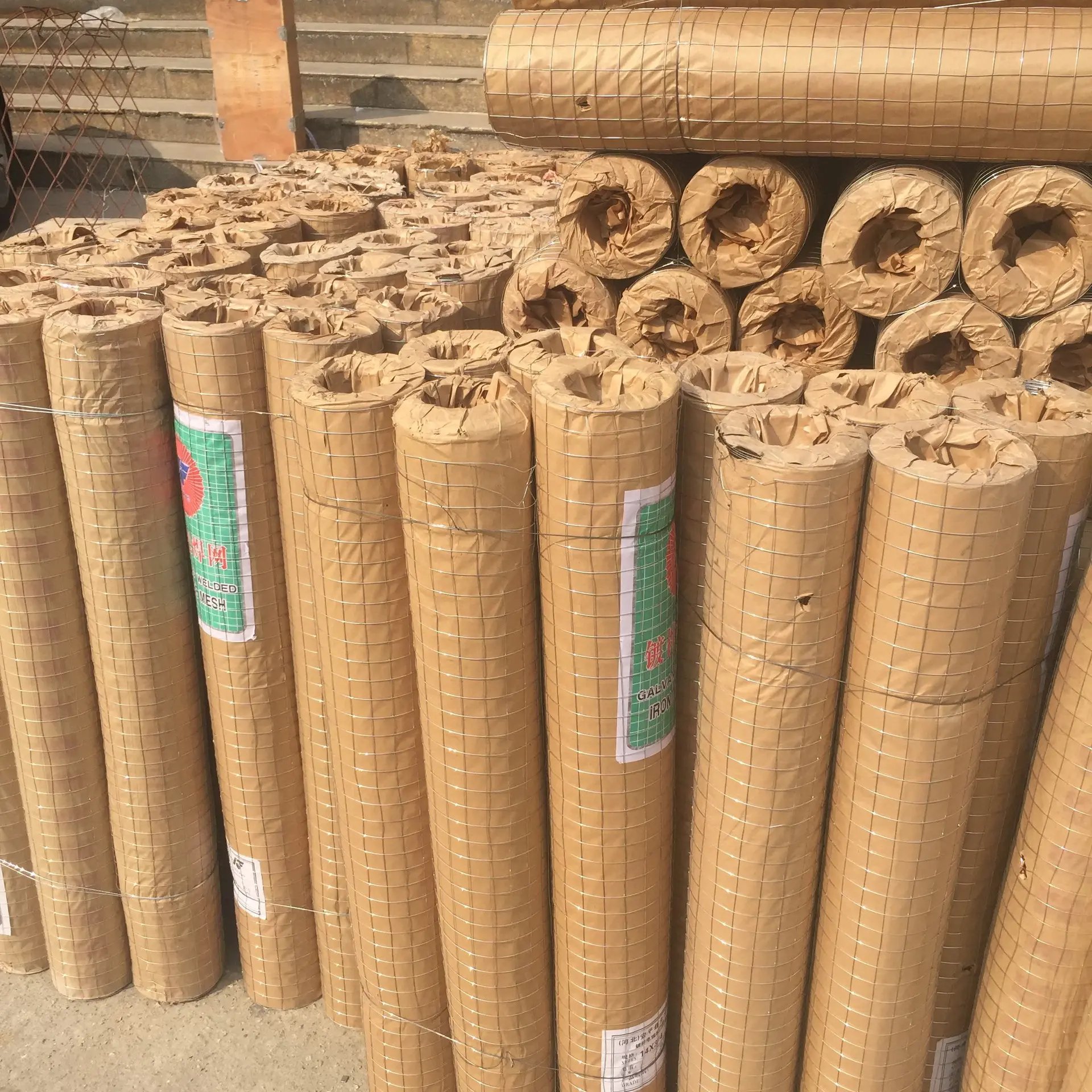 Wholesale 12 gauge galvanized welded wire mesh and PVC coated welded wire mesh with good quality low price