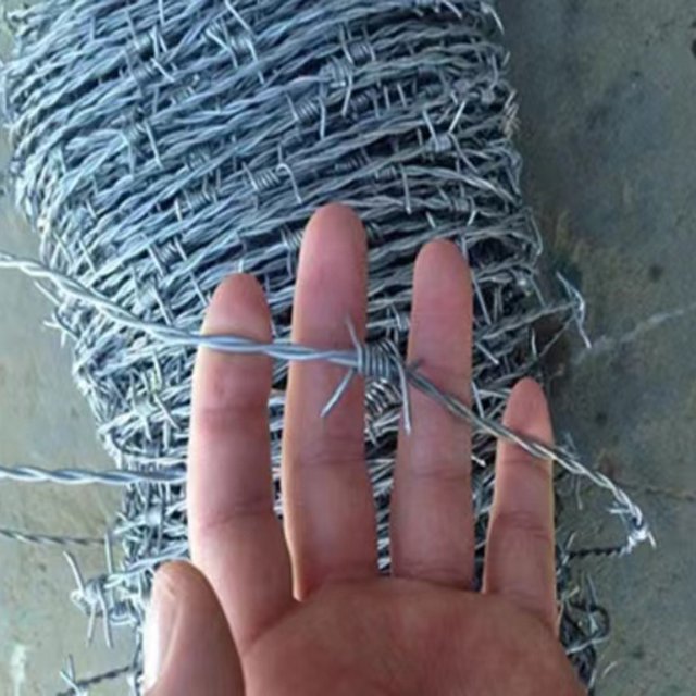 Factory Wholesale barbed wire fence roll farm grassland enclosure galvanized barbed wire