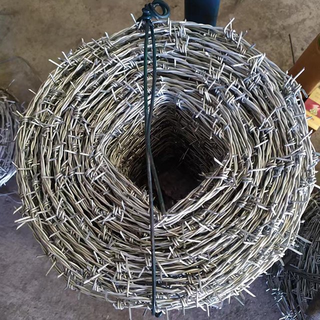 Factory Wholesale barbed wire fence roll farm grassland enclosure galvanized barbed wire