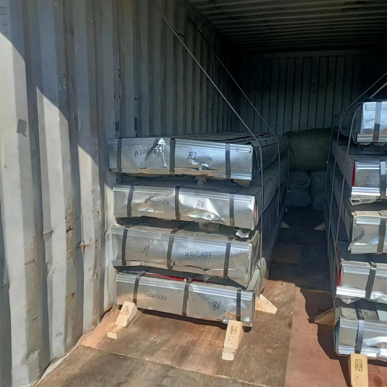 Roofing Sheets Roofing Plate Gi Iron Zinc Corrugated Steel Galvanized Pre-painted Steel Customized Coated Sea Worthy Packaging