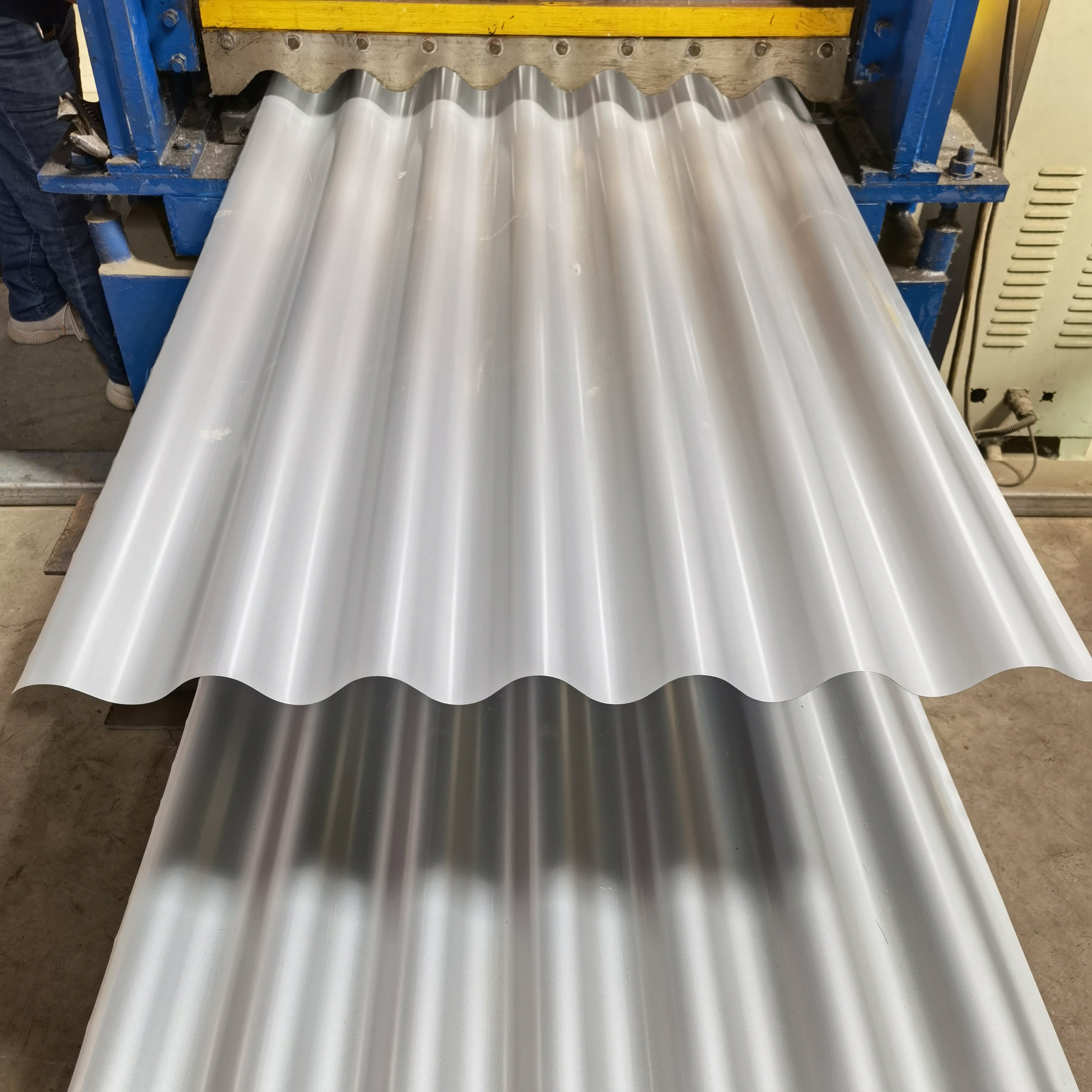 Color coated metal roofing panels steel shingles light galvanized corrugated roofing panels