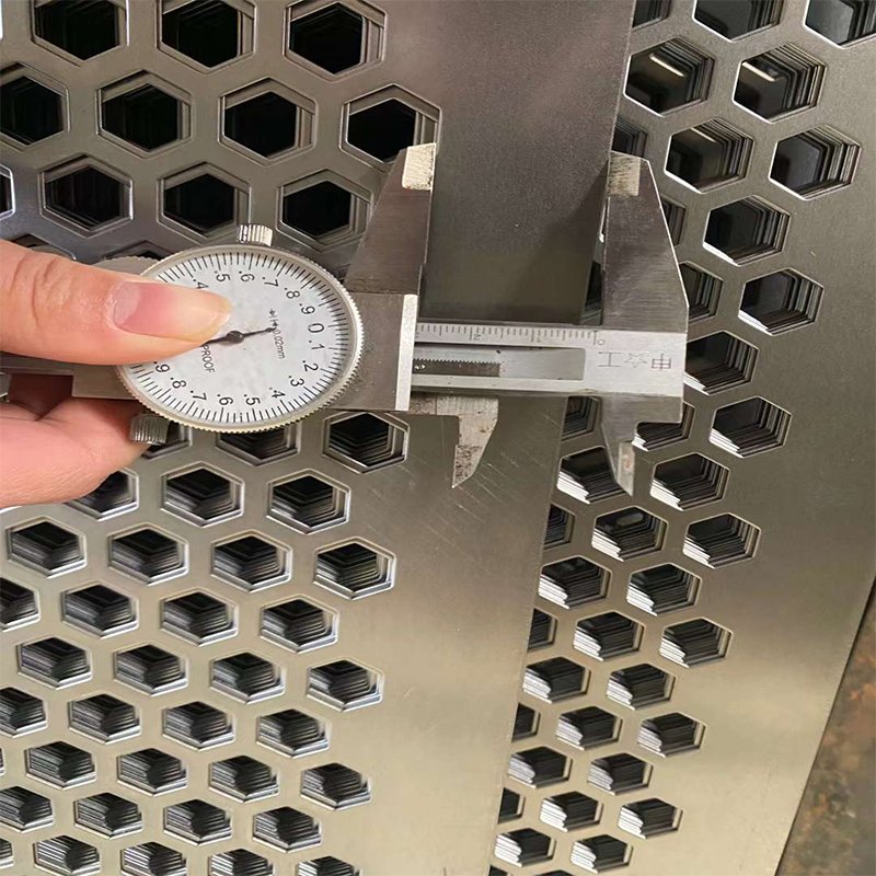 High Quality Pedal Metal Product Hexagonal Perforated Steel Wire Mesh Diamond Galvanized Stainless Steel Aluminum Bending