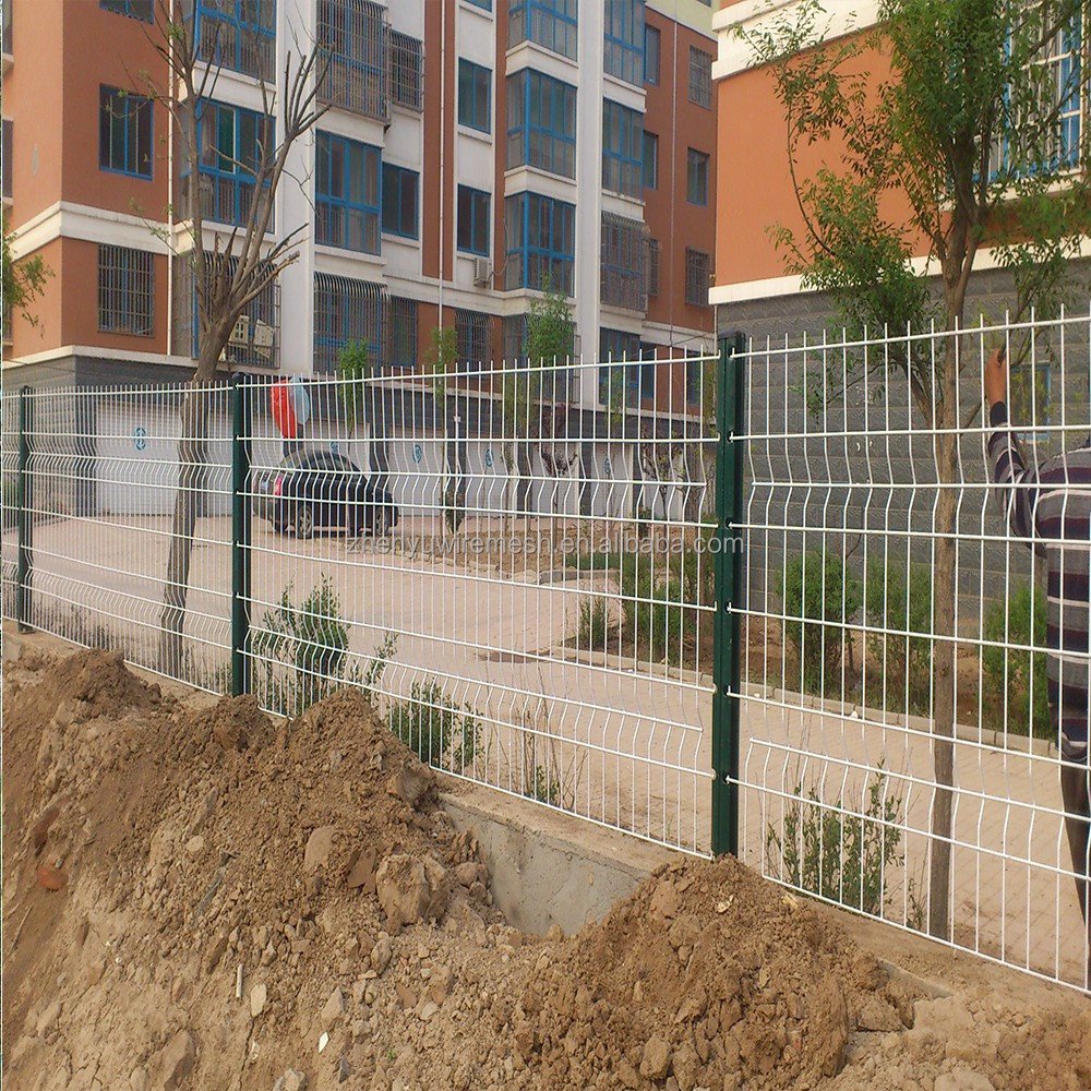 Gold Seller! best price triangular bends welded wire mesh fence for protection
