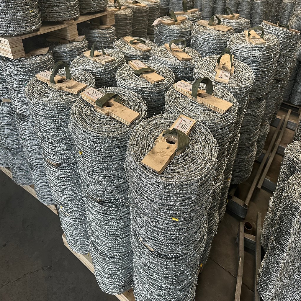 Razor barbed wire price galvanized barbed wire topped used on farm fence or chain link fence