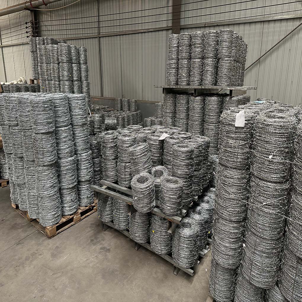 Razor barbed wire price galvanized barbed wire topped used on farm fence or chain link fence