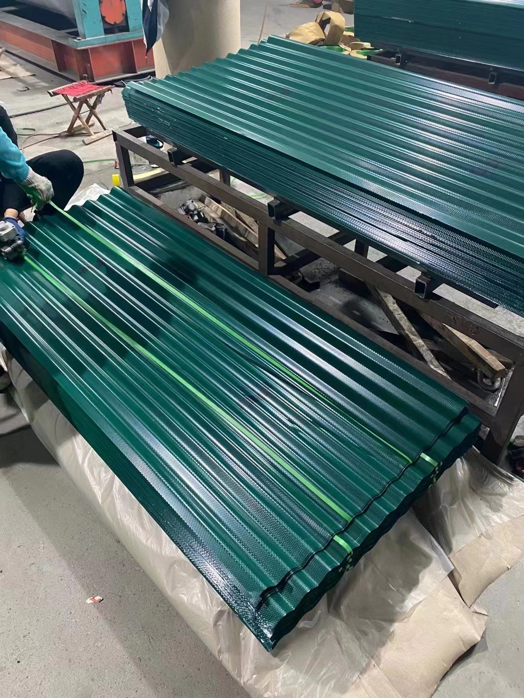 Prepainted Corrugated Galvanized Steel Roofing Sheet Galvanized Steel Machine with Competitive Price