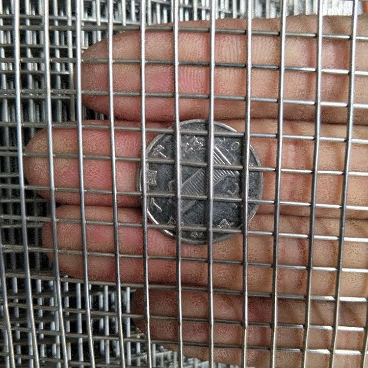 Hot Sale Custom square galvanized stainless steel welded wire mesh roll for construction fence panel