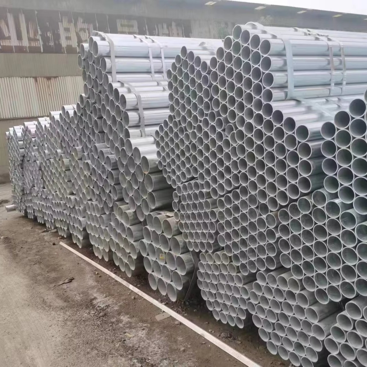 High Quality Hot rolled Galvanized Round Steel Pipe / GI Pipe Pre Galvanized Steel Pipe Galvanized Tube For Construction