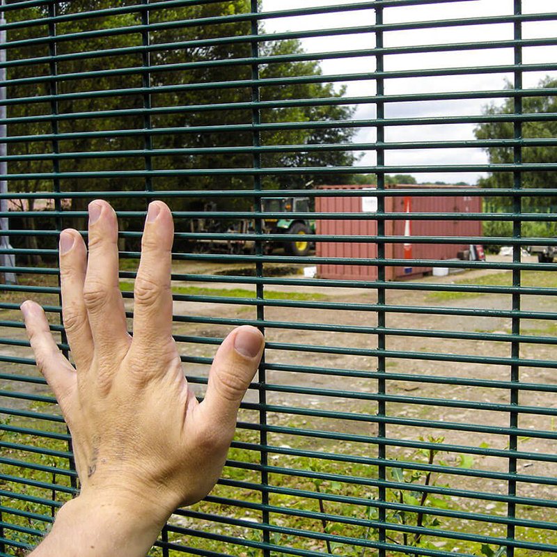 Factory Wholesale Anti-Climb 358 Security Fence Welded Steel Wire Mesh for Security Farm Prison Applications