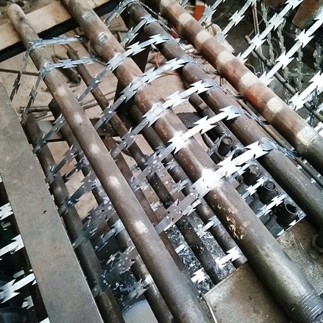 Razor Barbed Tape Wire China Concertina Razor Wire for Sale, Concertina Wire
