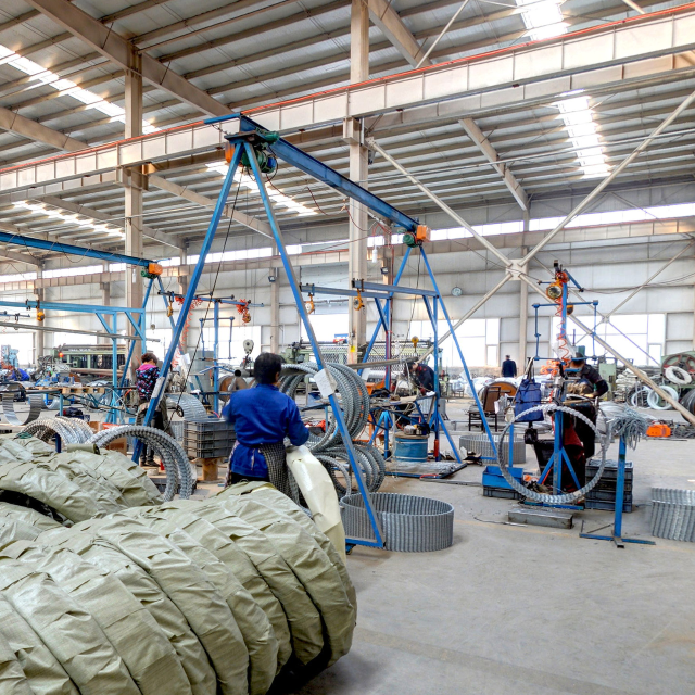 galvanized steel iron wire roll fencing barbed wire roll security farm barbed wire