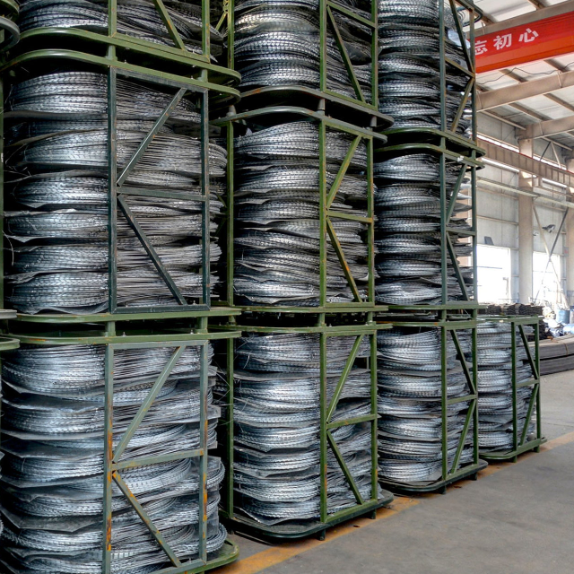 galvanized steel iron wire roll fencing barbed wire roll security farm barbed wire