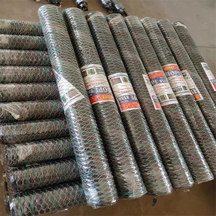 PVC Coated Chicken Wire Cloth Poultry Netting Fencing Hexagonal Wire Mesh Roll for Poultry Farming Gardening