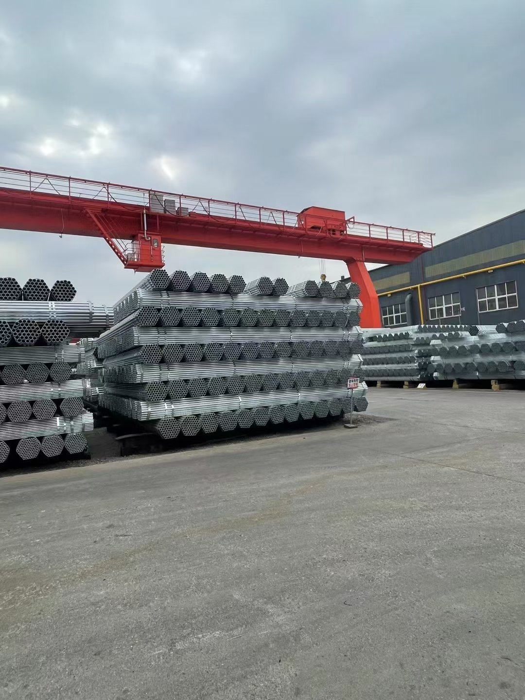 Welded galvanized gi iron steel pipe price from china factory
