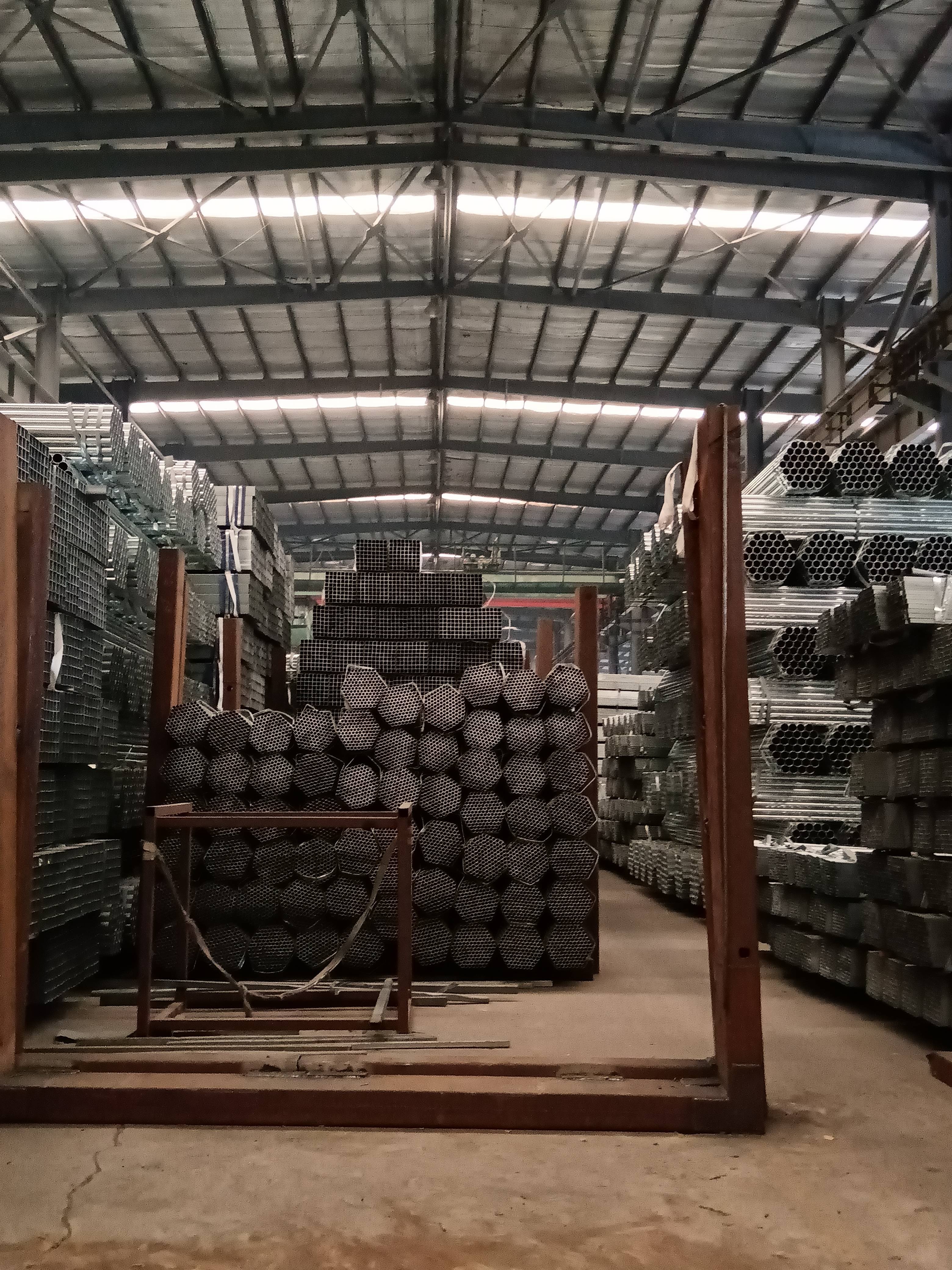 Welded galvanized gi iron steel pipe price from china factory