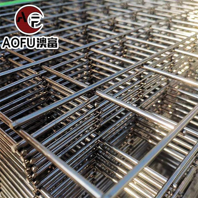 Hot Sale Electro Galvanized And Hot Dipped Galvanized Welded Wire Mesh 5mmx5mm 5mmx5mm