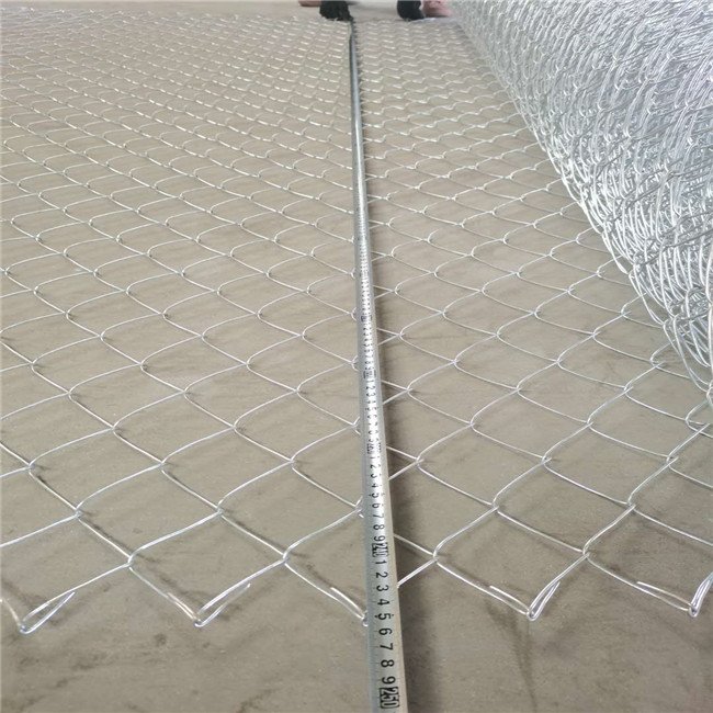 Galvanized Diamond-Hole Chain Link Fence Fabric (GBW) Custom Cut and Bended Steel Wire Mesh