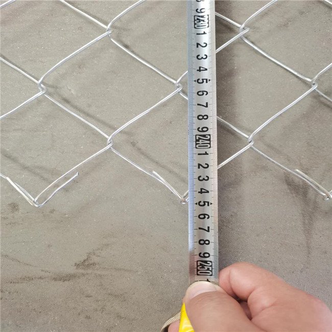 Galvanized Diamond-Hole Chain Link Fence Fabric (GBW) Custom Cut and Bended Steel Wire Mesh