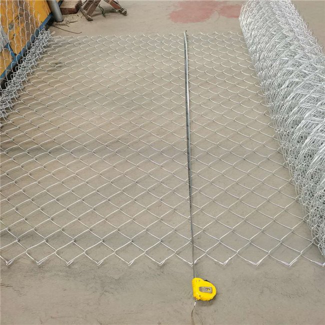 Galvanized Diamond-Hole Chain Link Fence Fabric (GBW) Custom Cut and Bended Steel Wire Mesh