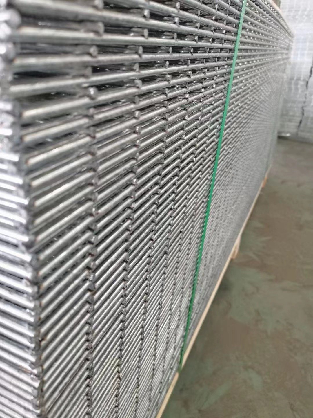 High temperature resistant welded retaining wall wire mesh panels for gabion box
